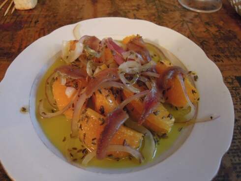 La Tête dans les Olives, oranges-anchois-oignons-graines de fenouil